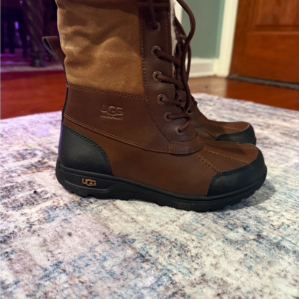 UGG Kids Boot- Adirondack waterproof shearling lace up snow boots size 4